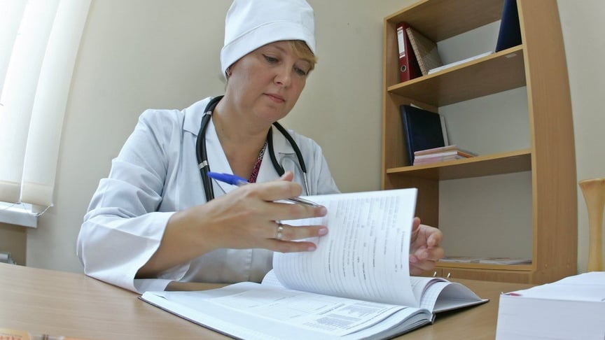 Сімейний лікар Олена Лозовицька в кабінеті амбулаторії лікарів сімейної медицини під час відкриття, в Києві, у вівторок, 6 сентбря 2011 року.