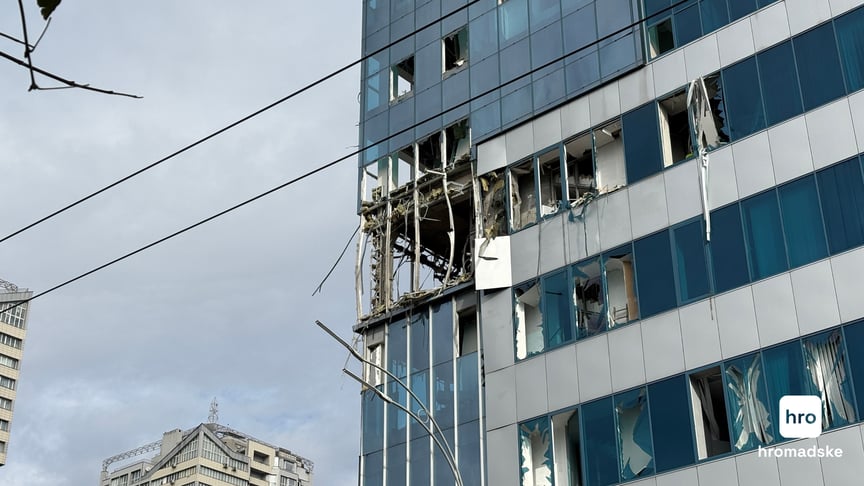 Наслідки російського удару по офісній будівлі в Києві Наслідки російського удару по офісній будівлі в Києві