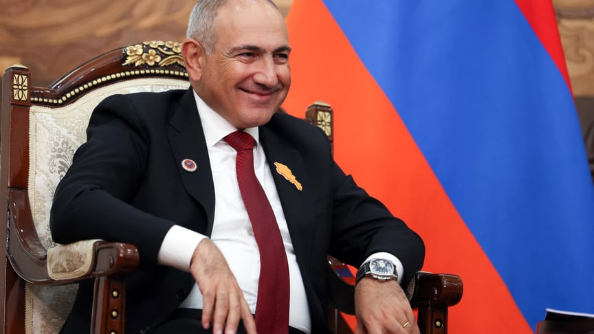 Прем'єр-міністр Вірменії Нікол Пашинян під час зустрічі з президентом росії на саміті ШОС у Бішкеку, 1 вересня 2026 року