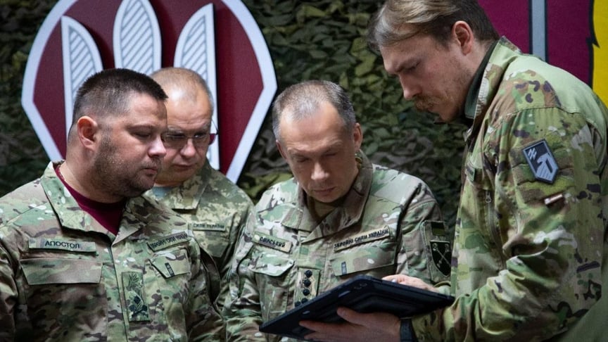 Головнокомандувач ЗСУ Олександр Сирський разом з командирами на Добропільському напрямку