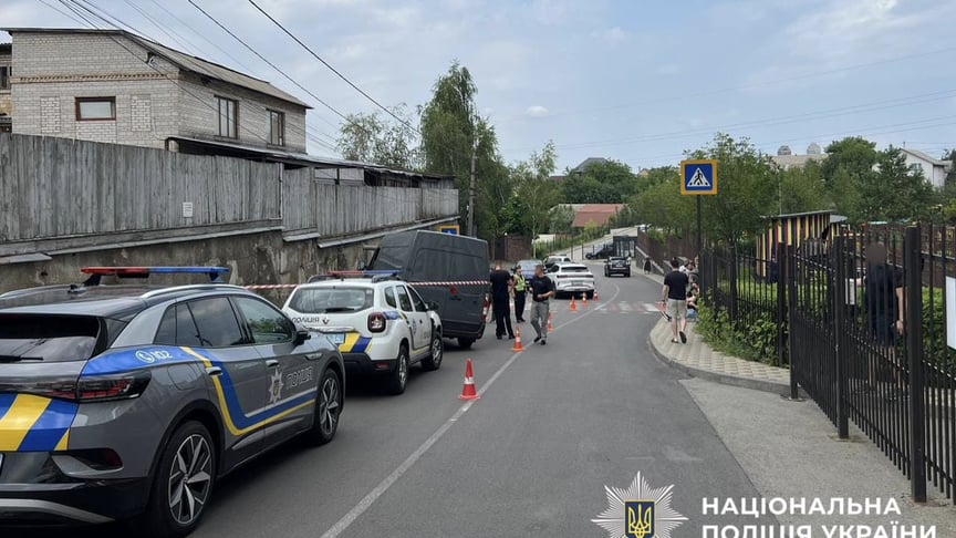 На Київщині мікроавтобус покотився на 9-річного хлопчика