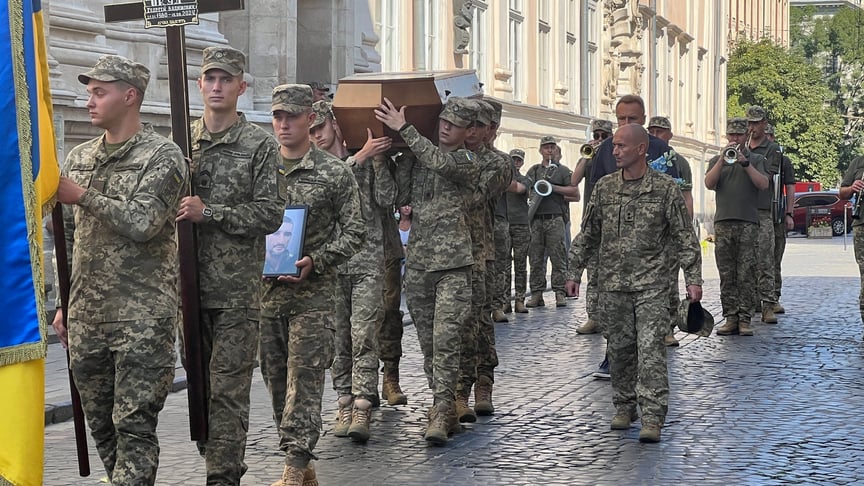 Прощание с одним из погибших военных из Львова
