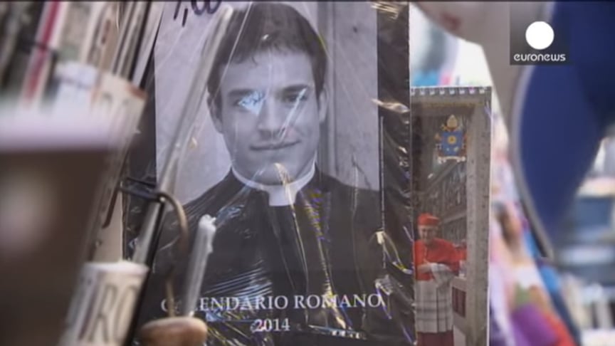 Calendario Romano серед журналів на продаж у Римі, 2014 рік