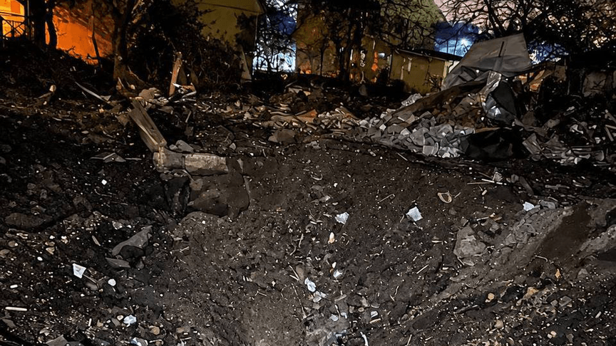 Вирва, яка виникла від влучання ракети, 21 жовтня 2026 року
