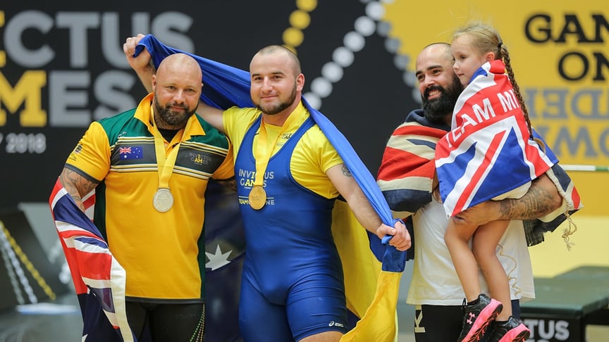 Українець Олександр Гавриленко (в центрі)