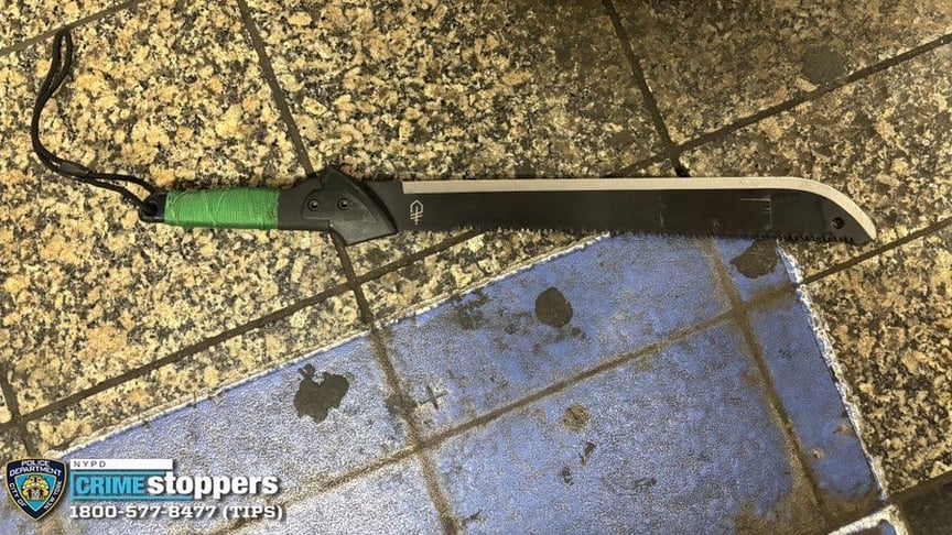 Мачете, яким чоловік у Нью-Йорку поранив трьох людей у метро