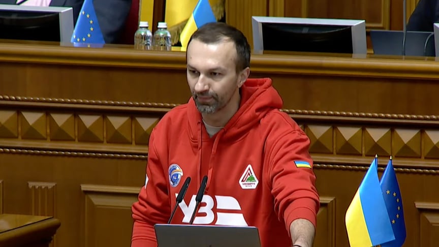 Заступник голови наглядової ради «Укрзалізниці» Сергій Лещенко під час виступу у Верховній Раді 5 листопада Заступник голови наглядової ради «Укрзалізниці» Сергій Лещенко під час виступу у Верховній Раді 5 листопада