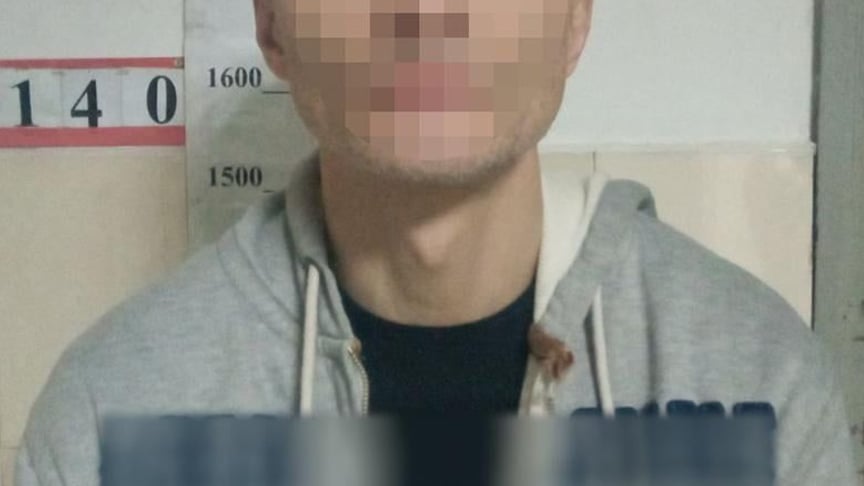 Мужчина, которого задержали полицейские
