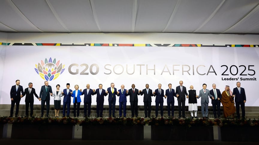 Лідери країн G20 позують під час відкриття саміту в Йоганнесбурзі, 22 листопада 2025 року