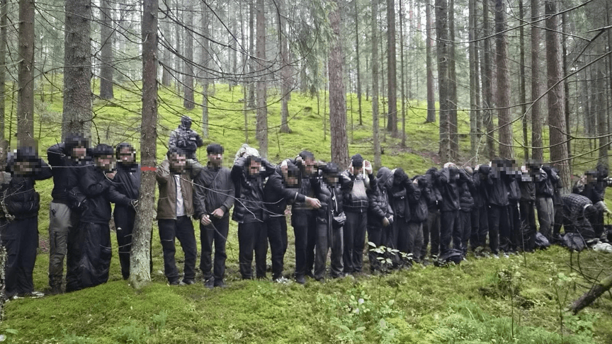 Нелегальні мігранти з Білорусі, яких затримали на кордоні у Латвії