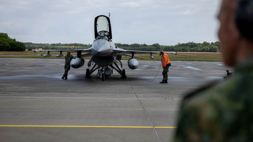 F-16 перед вильотом із Нідерландів