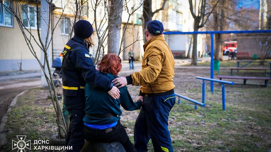 Психологи втішають батьків загиблих дітей