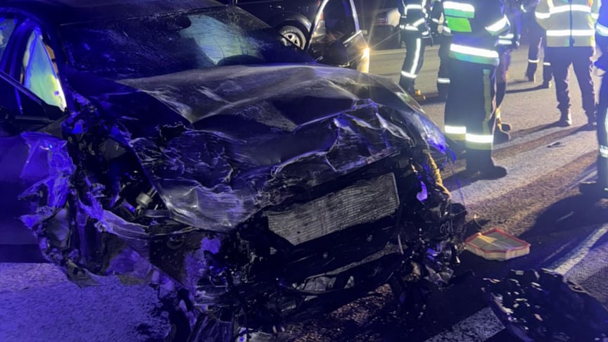 Рятувальники працюють на місці аварії