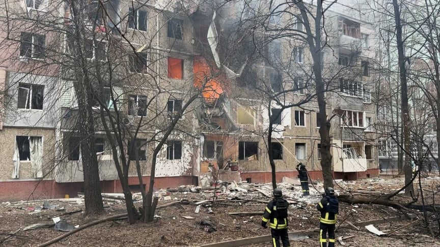 Наслідки влучання російського дрона в багатоповерхівку в Чернігові, 25 грудня 2025 року