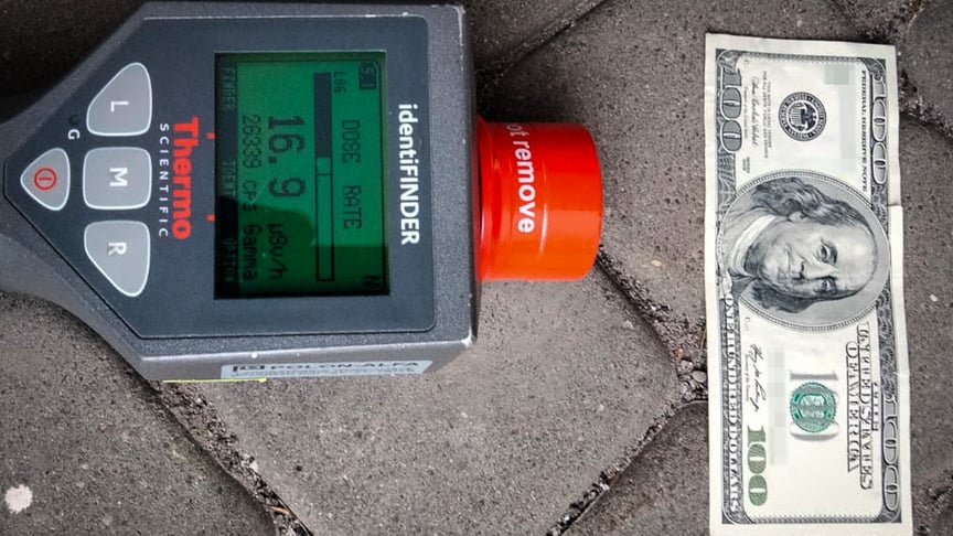 У Польщі українка перевозила купюру, яка у 1905 разів перевищувала норму радіації