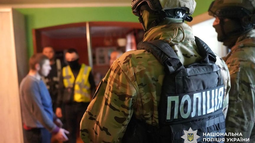 Правоохоронці проводять сотні обшуків по всій Україні
