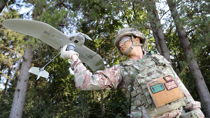 Ілюстративне фото. Британський солдат із безпілотником