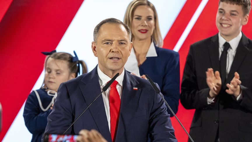 Кандидат у президенти Польщі Кароль Навроцький, якого підтримує партія «Право і справедливість», після другого туру голосування, 1 червня 2025 року