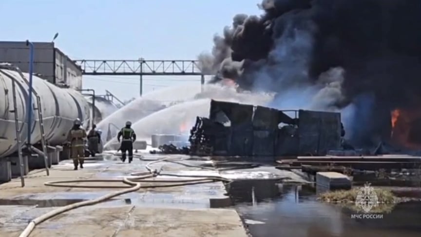 У російському Омську спалахнули ємності з нафтопродуктами