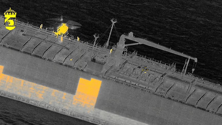 Шведська поліція та берегова охорона оглядають судно Sea Owl I