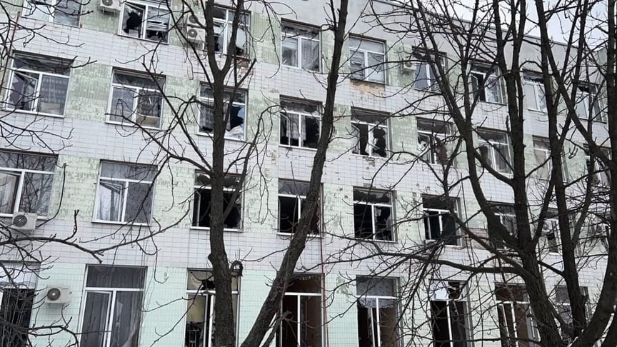 Обстрелянная российскими оккупантами больница в Лисичанске