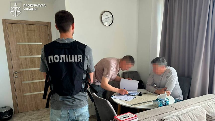 Колишнього в. о. міністра культури підозрюють у сприянні незаконного виїзду за кордон. Імовірно, йдеться про Карандєєва