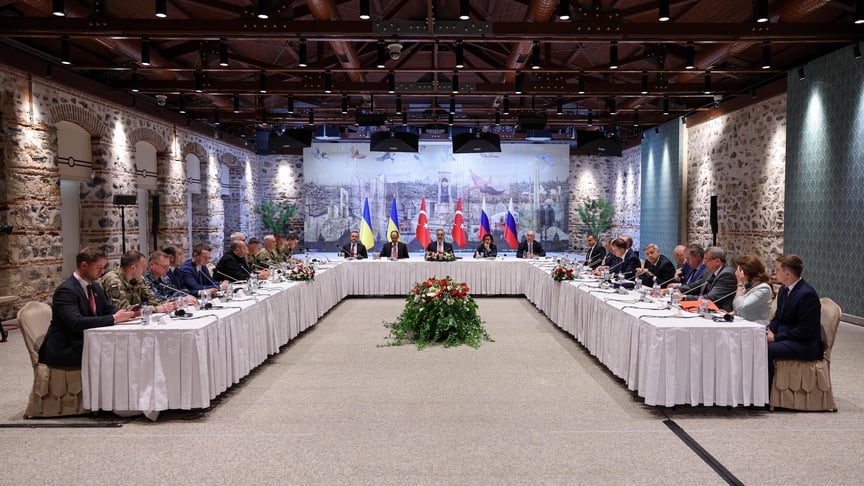 Делегации Украины и россии прибыли на место встречи в Стамбуле, 16 мая 2025 года