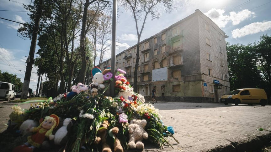 Будинок в Сумах, куди влучила російська авіабомба 3 липня