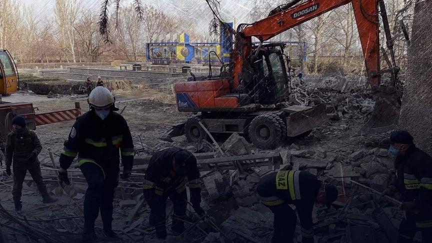Разбор завалов здания Николаевской областной государственной администрации