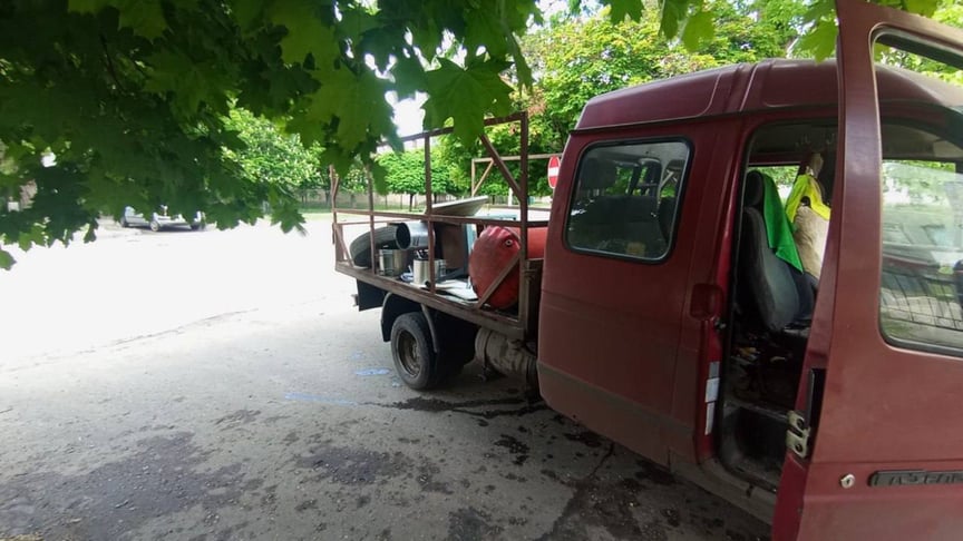 У Куп'янську росіяни атакували дроном авто комунальників, 8 травня 2025 року У Куп'янську росіяни атакували дроном авто комунальників, 8 травня 2025 року