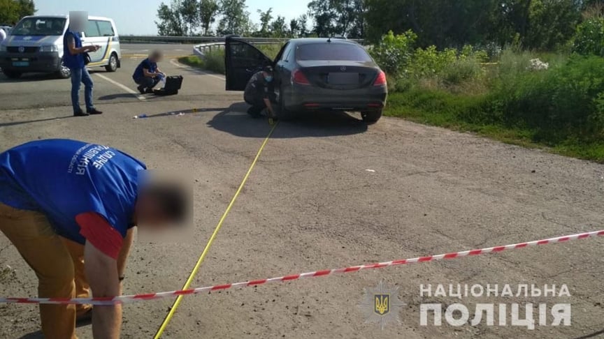 На трасі Київ-Харків знайшли автомобіль із мертвим чоловіком