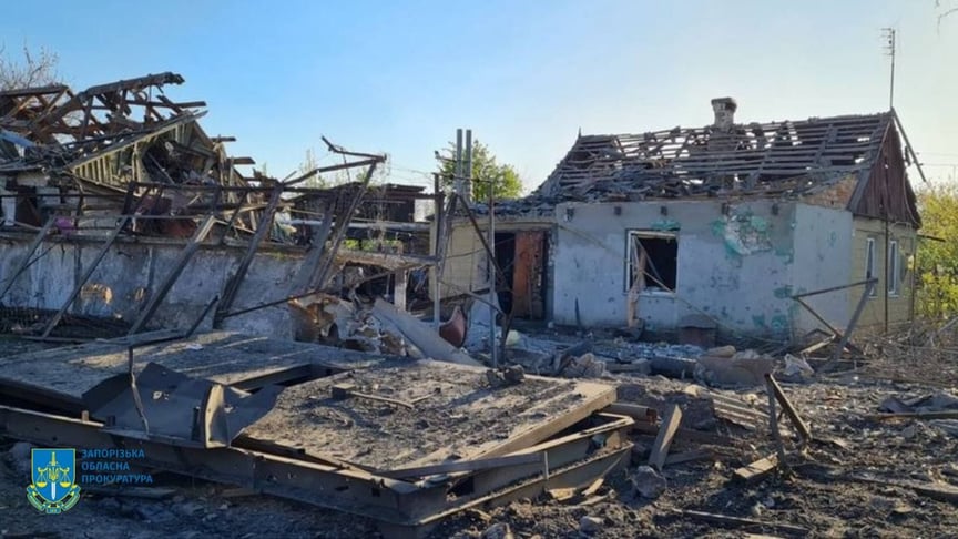 Последствия обстрелов жилых кварталов поселка Камышеваха Запорожской области