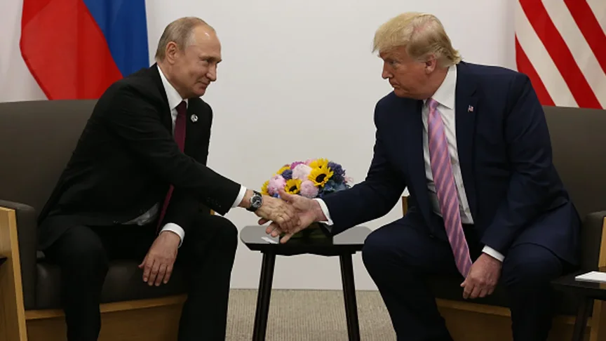 Президент США Дональд Трамп та лідер росії володимир путін під час двосторонньої зустрічі на саміті G20 у 2019 році, Осака, Японія, 28 червня 2019 року