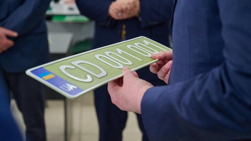 Оновлені номерні знаки для дипломатичних авто