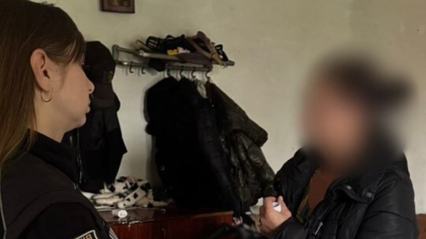 Поліціянти у квартирі, де побили тримісячного хлопчика