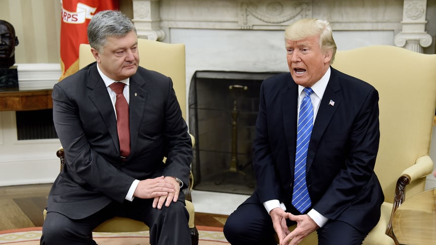 Петро Порошенко під час зустрічі з Дональдом Трампом у 2017 році Петро Порошенко під час зустрічі з Дональдом Трампом у 2017 році