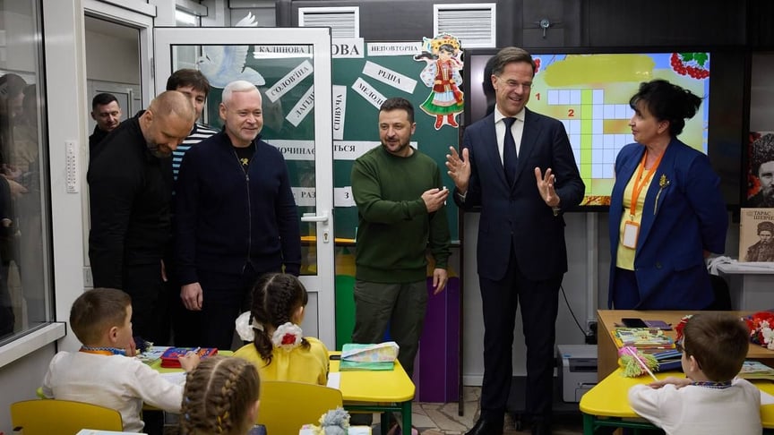 Президент Украины Владимир Зеленский и премьер-министр Нидерландов Марк Рютте в «метрошколе» Харькова