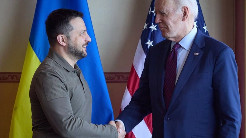Президент США Джо Байден із президентом Володимиром Зеленським на саміті G7 у Японії