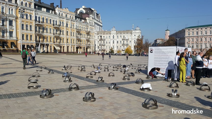 В центре Киева установили 87 капканов в поддержку 87 узников Кремля