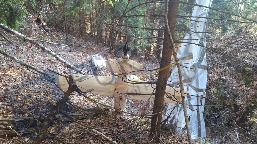 У Румунії знайшли дрон з парашутом посеред лісу
