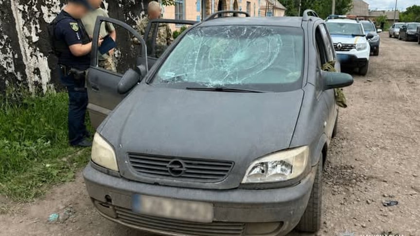 Пошкоджений автомобіль військових ТЦК