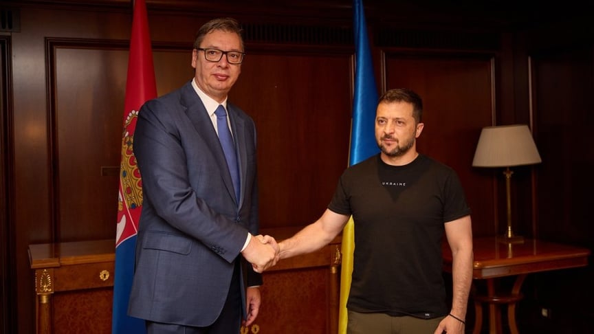 Ілюстративне фото. Президент України Володимир Зеленський з президентом Сербії Александром Вучичем на полях саміту Україна – Балкани у Греції