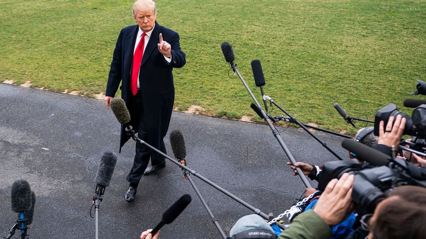 Президент США Дональд Трамп спілкується з журналістами на галявині Білого дому у Вашингтоні, США, 22 березня 2019 року