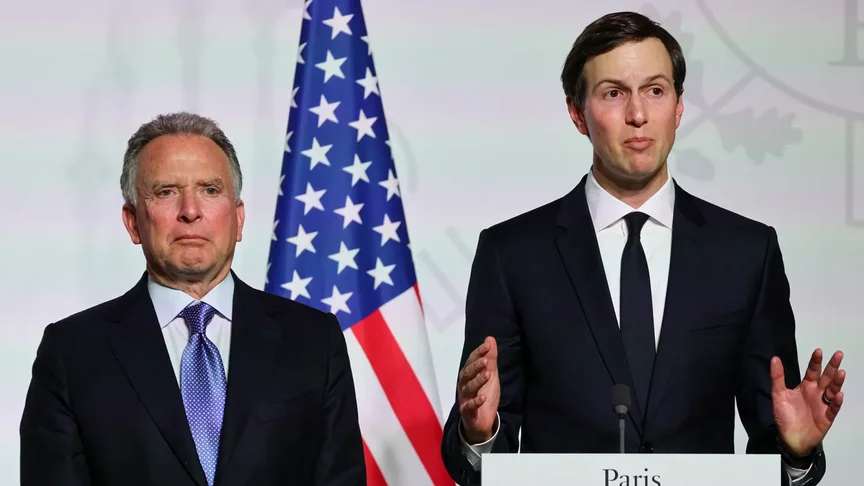 Спецпосланець президента США Стів Віткофф (ліворуч) та зять Дональда Трампа Джаред Кушнер