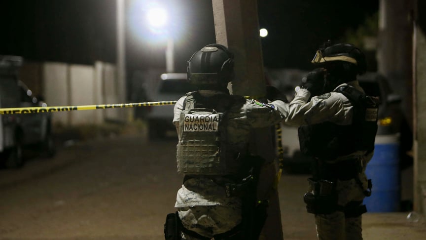 Правоохоронці Національної гвардії на місці збройного нападу на футбольному полі в Саламанці, штат Гуанахуато, Мексика, 25 січня 2026 року