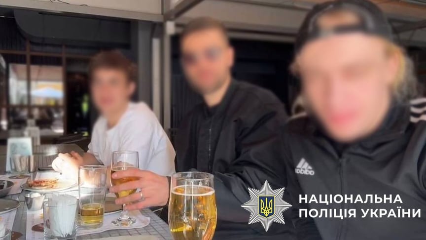 У Києві блогери хизувалися незареєстрованою зброєю. До них навідалася поліція