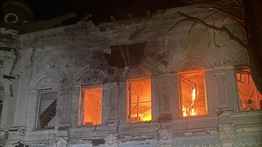 Наслідки російської атаки на центр міста Новгород-Сіверський, що в Чернігівській області