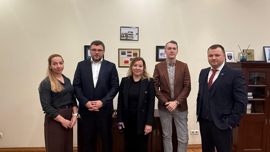 Представники ГАР МОУ разом з главою та детективом НАБУ