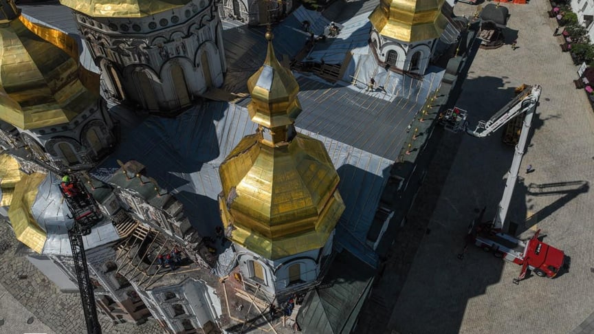 Консервація пошкодженого даху Успенського собору
