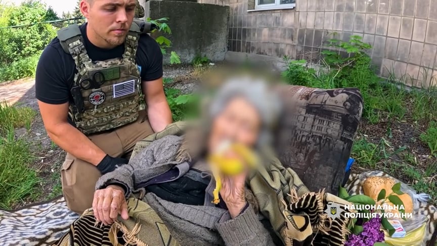 68-річна жінка пролежала сама під обстрілами 15 днів